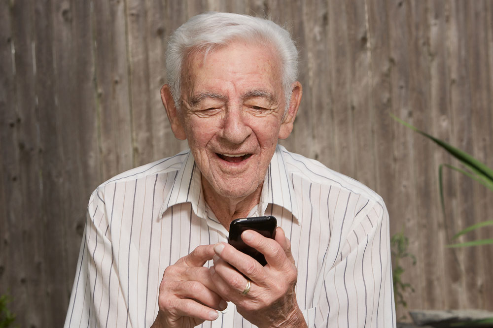 7 reliable phone plans for senior citizens